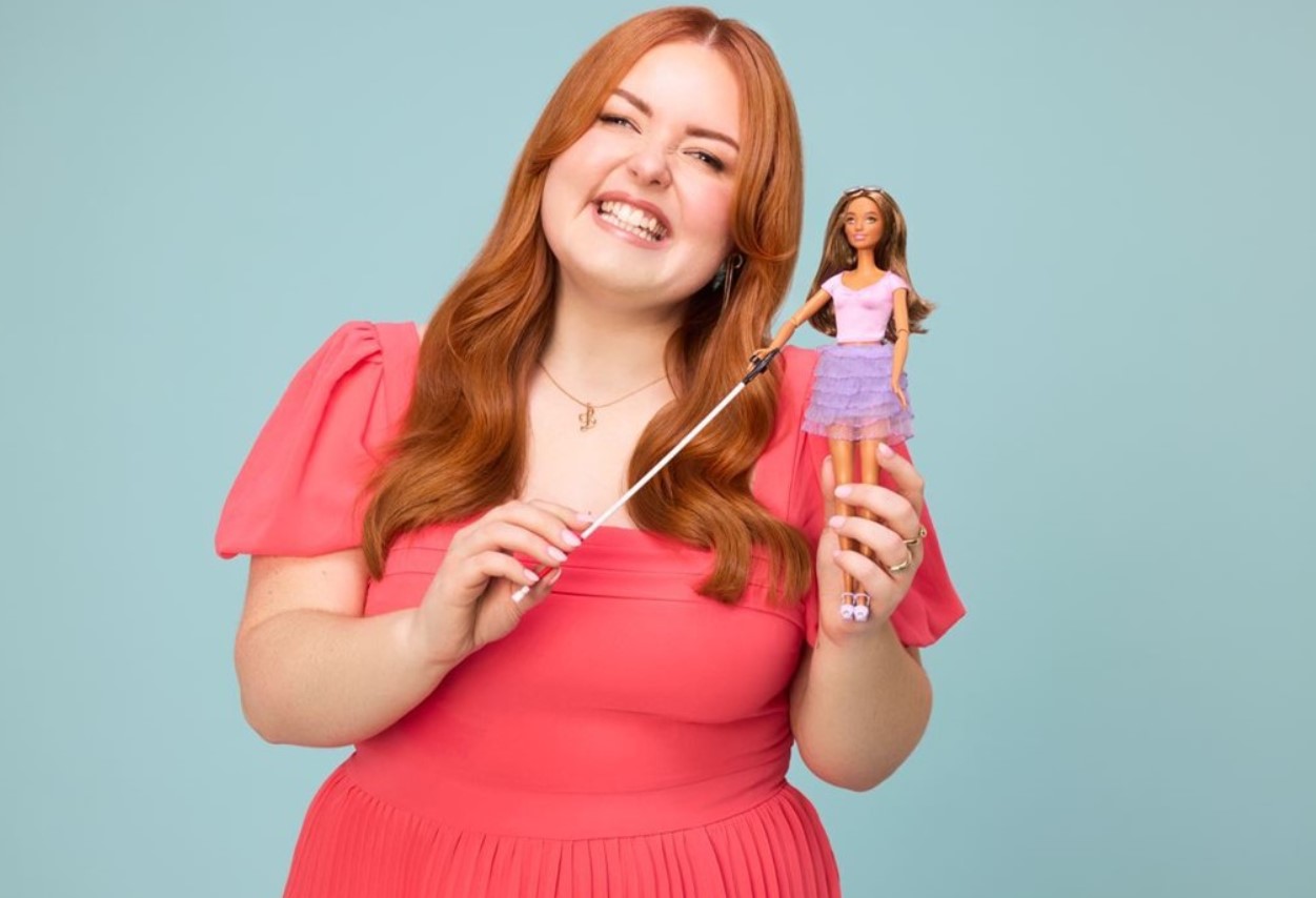 Barbie: Η Mattel λανσάρει την πρώτη τυφλή κούκλα