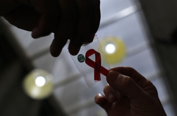 Πρόβλημα η τιμή για το φάρμακο που «τελειώνει» το AIDS