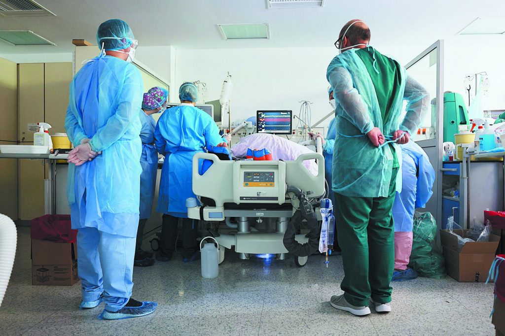 Covid: Διπλασιάστηκαν οι εισαγωγές στα νοσοκομεία λόγω… FLiRT