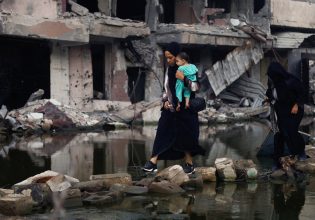 Γάζα: Άμαχοι εγκαταλείπουν τη Χαν Γιουνίς εν μέσω επιθέσεων πυροβολικού – Συνέχεια των εκτοπισμών