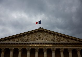 Εκλογές στη Γαλλία: Ξεκίνησε ο δεύτερος γύρος από τα υπερπόντια εδάφη