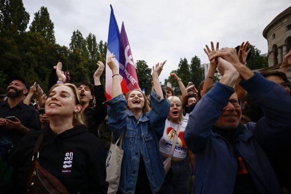 Εκλογές στη Γαλλία: Έγινε η απόλυτη ανατροπή, πρώτη η Αριστερά – Δεύτερος ο Μακρόν, τρίτη η Λεπέν