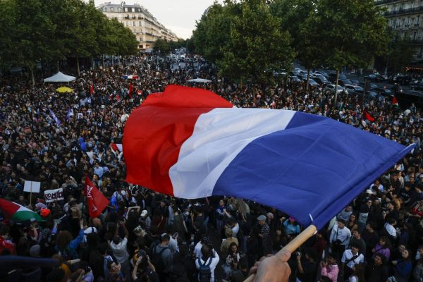 Εκλογές στη Γαλλία: Δημοκρατικό ανάχωμα στην Ακροδεξιά, αλλά για πόσο;