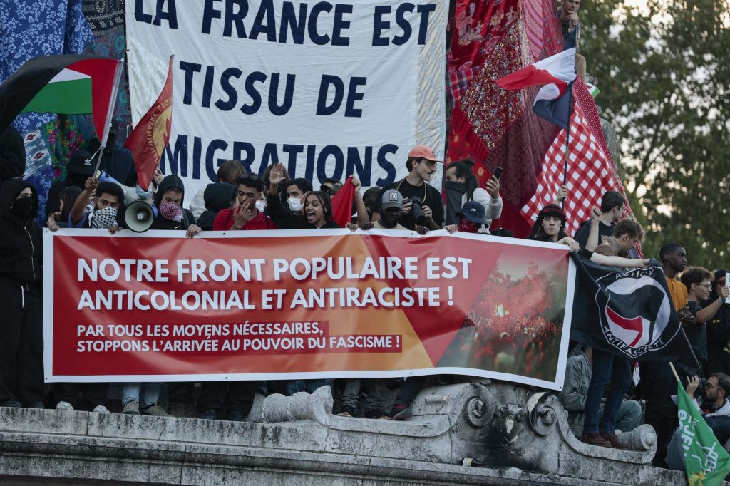 Εκλογές στη Γαλλία: «Τρέμουν» την ακυβερνησία, αλλά οι επιθέσεις στο Νέο Λαϊκό Μέτωπο μαίνονται