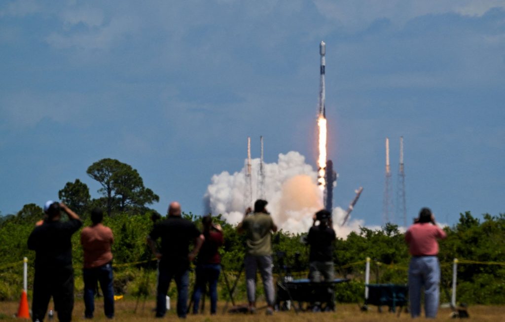 SpaceX: Σπάνια αστοχία πυραύλου καταδίκασε δορυφόρους του Starlink