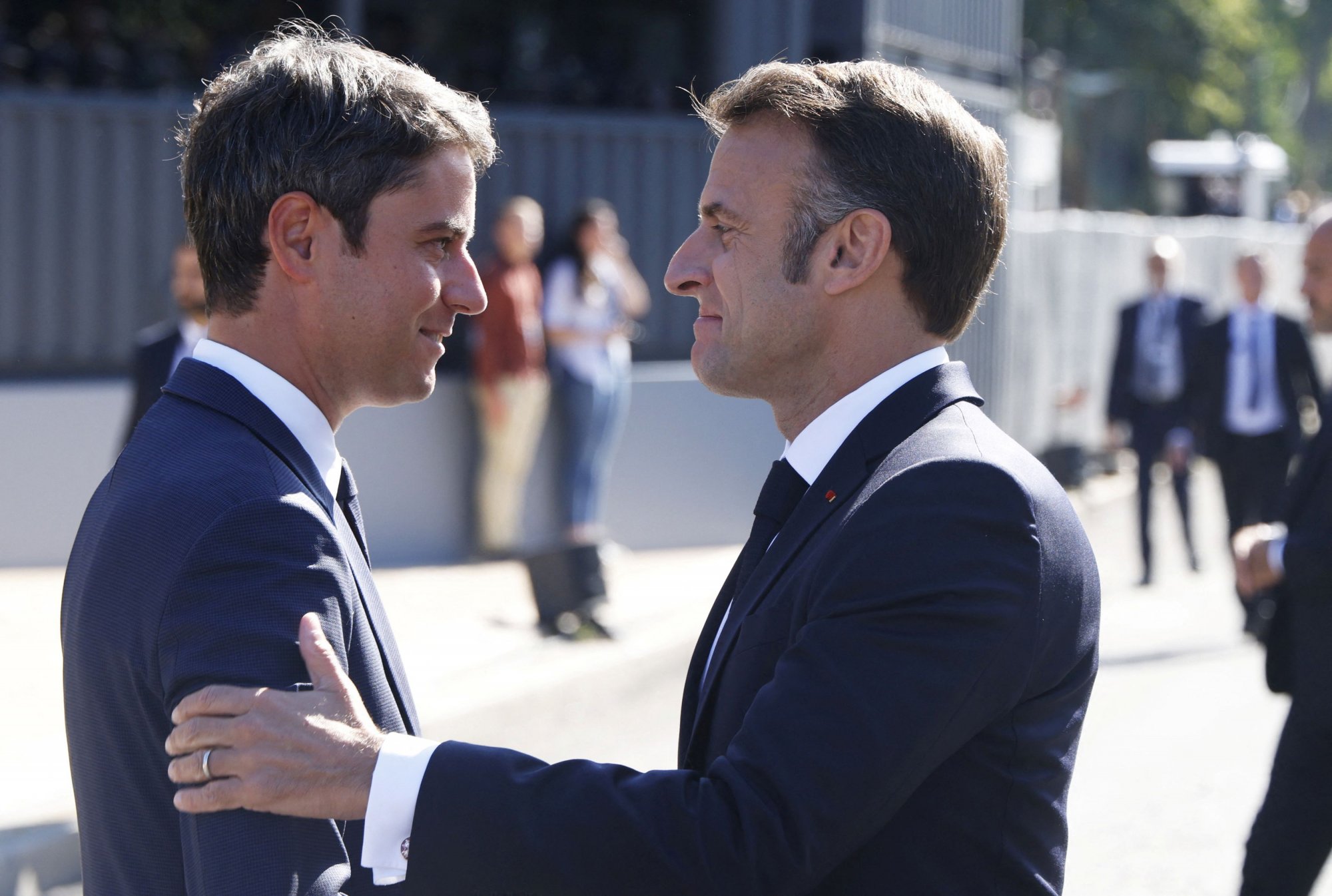 Γαλλία: Δεν συμφωνούν τα κόμματα του Νέου Λαϊκού Μετώπου για πρωθυπουργό – Τι θα γίνει με την κυβέρνηση Ατάλ
