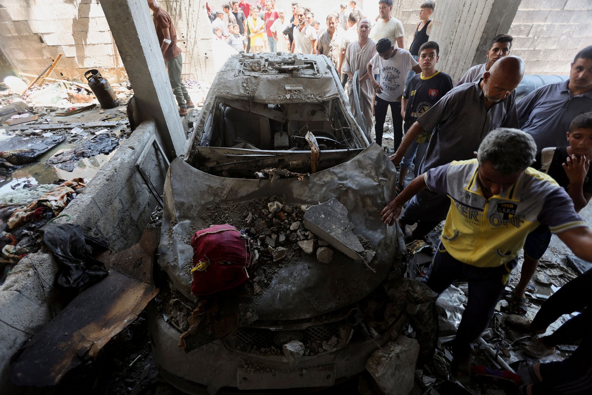 Γάζα: Συγκλονιστικές εικόνες μετά τους νέους βομβαρδισμούς του Ισραήλ σε ολόκληρη τη  Λωρίδα