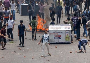 Μπαγκλαντές: Βίαιων διαδηλώσεων συνέχεια – Φωτιά στα κεντρικά της δημόσιας τηλεόρασης, «υπάρχουν παγιδευμένοι»