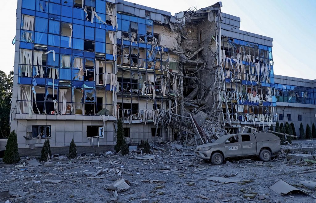 Μεγάλο μέρος του Χαρκόβοηυ έχει ισοπεδωθεί από τους ρωσικούς βομβαρδισμούς (Reuters)