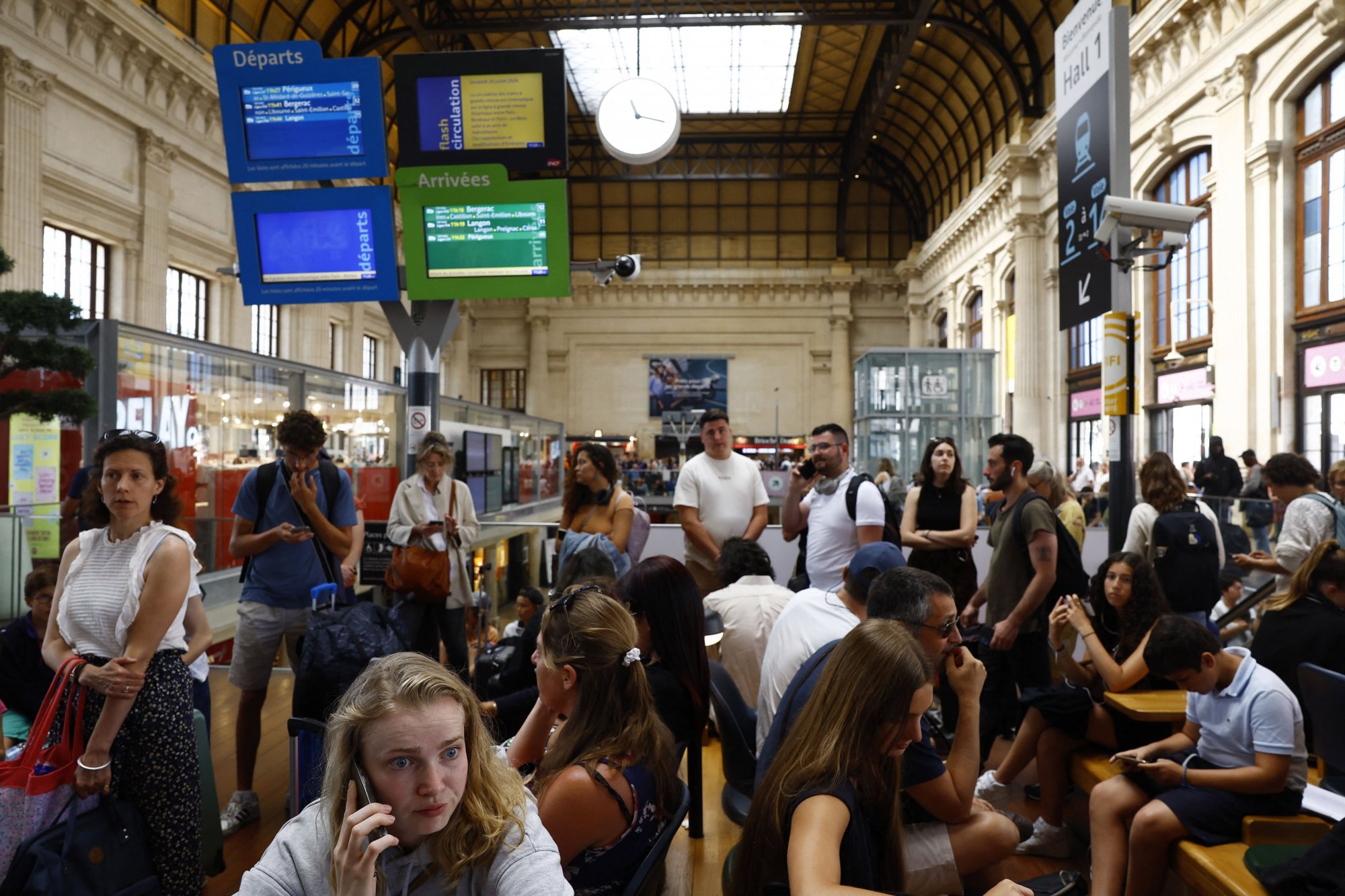 Γαλλία: Η Εurostar συμβουλεύει τους επιβάτες να μην ταξιδεύουν μετά την επίθεση στα τρένα υψηλής ταχύτητας