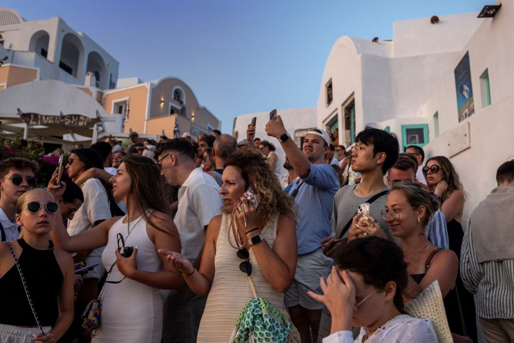 Υπερτουρισμός: «Δε χωράνε άλλοι», λένε μέχρι και οι επιχειρηματίες των νησιών