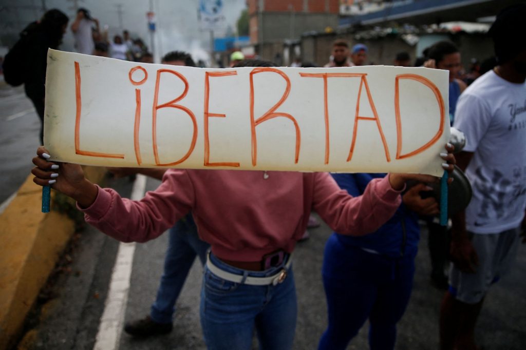 Βενεζουέλα: Διαδηλώσεις ξέσπασαν στη χώρα μετά την επανεκλογή του Μαδούρο