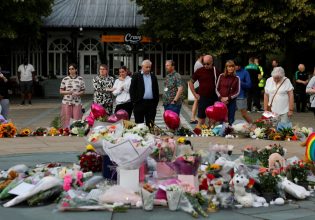 Βρετανία: Σοβαρά επεισόδια στο Σάουθπορτ με στόχο τζαμί – Fake news για την ταυτότητα του δράστη