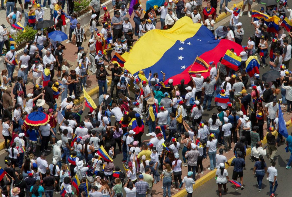 Βενεζουέλα: Βίαιες διαδηλώσεις – Γιατί οι Βρυξέλλες δεν αναγνωρίζουν ακόμα την εκλογή Μαδούρο