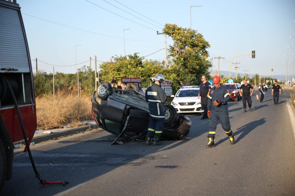 Λάρισα: Ένας νεκρός και δύο τραυματίες σε τροχαίο με μετωπική σύγκρουση δυο ΙΧ