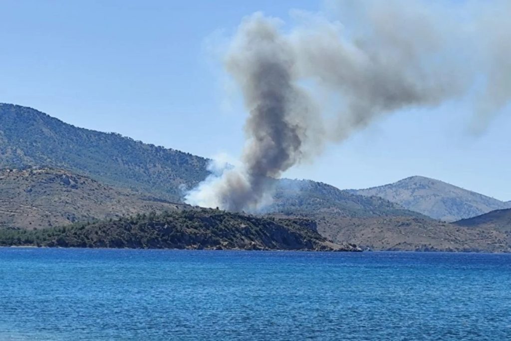 Φωτιά στη Χίο: Μαίνεται εκτός ελέγχου – Πολλαπλά τα μέτωπα, σπεύδουν δυνάμεις από Λέσβο και Σάμο