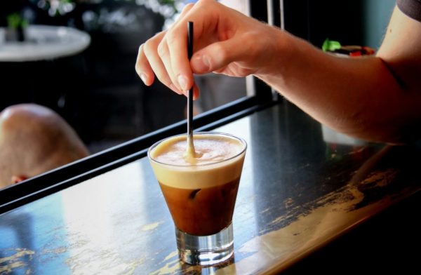 Καφές: Πρεμιέρα για το «καπέλο» του 24% ΦΠΑ. Απορία και εκνευρισμός σε καφενεία-καφετέριες
