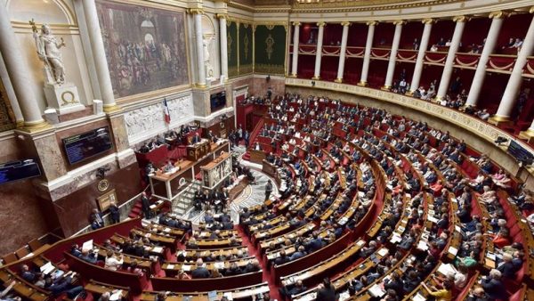 Εκλογές στη Γαλλία: Τα 10 σενάρια μετά τις 7 Ιουλίου – Συγκατοίκηση, συνασπισμός ή παραίτηση Μακρόν;