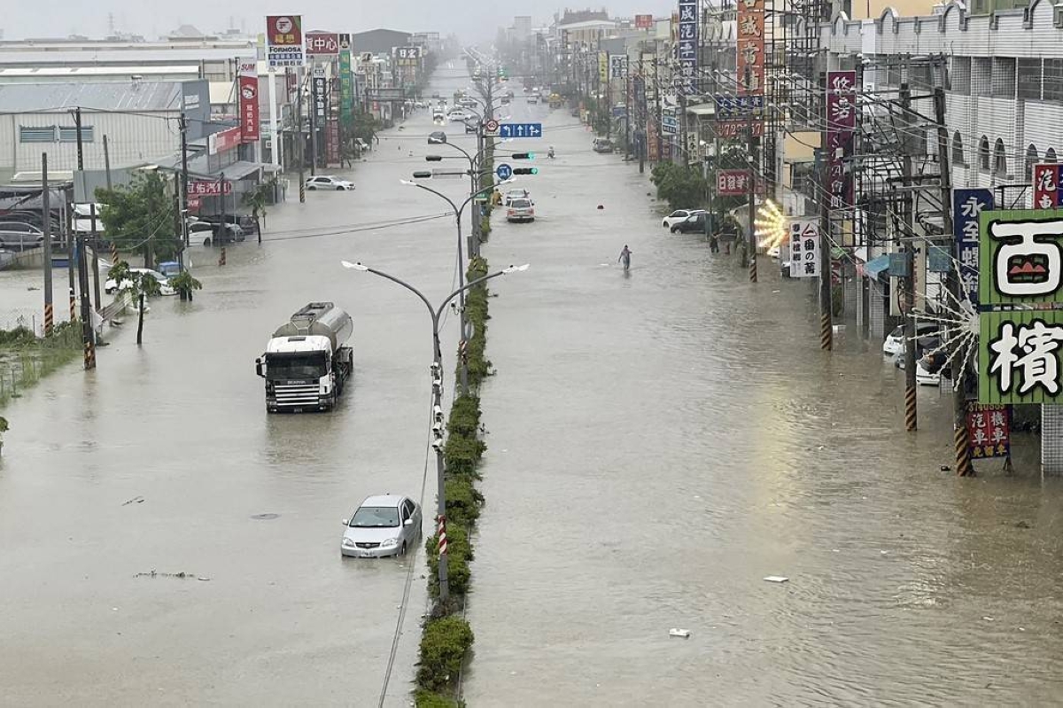 Κίνα: Εικόνες καταστροφής μετά την καταιγίδα Γκέμι
