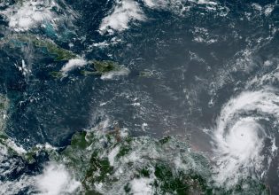 Καραϊβική: Ο τυφώνας Μπέριλ κινείται απειλητικά, αναβαθμισμένος σε καταιγίδα κατηγορίας 4