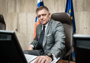 Σλοβακία: Ο Ρόμπερτ Φίτσο ανέλαβε και πάλι τα καθήκοντά του, μετά την απόπειρα δολοφονίας του
