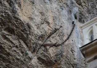 Εξαφανίστηκε μυστηριωδώς το γαλλικό «Εξκάλιμπερ» – Βρισκόταν καρφωμένο σε βράχο για 1.300 χρόνια