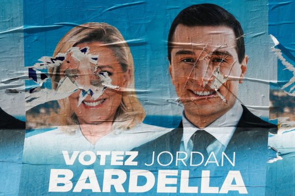 Εκλογές στη Γαλλία: Ανυπακοή δηλώνουν οι δημόσιοι υπάλληλοι αν κυβερνήσει η Λεπέν