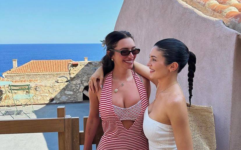 H Kylie Jenner κάνει καλοκαιρινές διακοπές στην Ελλάδα μαζί με την κολλητή της, Αναστασία Καρανικολάου