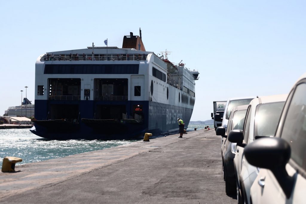 Πειραιάς: Έπεσε με το μηχανάκι στο λιμάνι – Σώος ο οδηγός