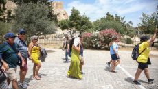 «Η άνοδος της θερμοκρασίας έχει αλλάξει το παιχνίδι» – Οι καύσωνες «διώχνουν» τους τουρίστες προς τον βορρά
