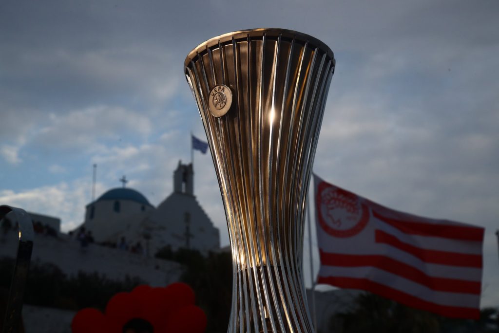 «Τρέλα» και στην Πάρο για τις ευρωκούπες του Ολυμπιακού (pics)