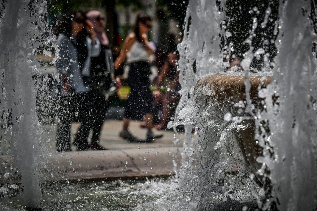 Καιρός: Καύσωνας διαρκείας μέχρι τη Δευτέρα