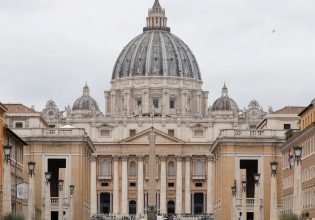 Το Βατικανό απαγορεύει σε εργαζόμενους να έχουν τατουάζ και σκουλαρίκια για λόγους «ευπρέπειας»
