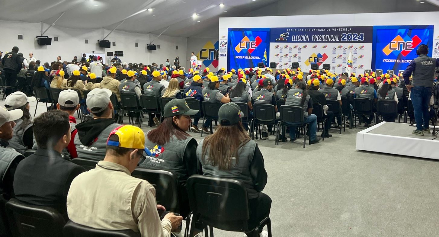 Βενεζουέλα: Καθυστερούν τα πρώτα αποτελέσματα - Οπαδοί και των δύο ισχυρίζονται πως νίκησαν