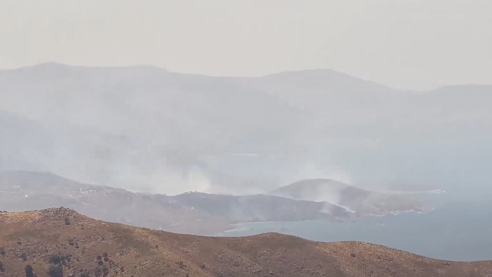 Φωτιά στη Χίο: Σηκώθηκαν εναέρια μέσα