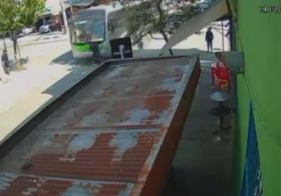 Βραζιλία: 17χρονος έκλεψε κινητό από ηλικιωμένο και παρασύρθηκε από λεωφορείο ενώ προσπάθησε να διαφύγει