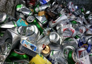 Ανακύκλωση: Επιστροφή χρημάτων στους καταναλωτές για πλαστικά και αλουμίνιο- Το νομοσχέδιο