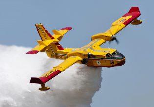 Στη «φωλιά» των Canadair: Πώς ετοιμάζονται για τον πόλεμο με τις φλόγες οι «φύλακες-άγγελοι» των δασών