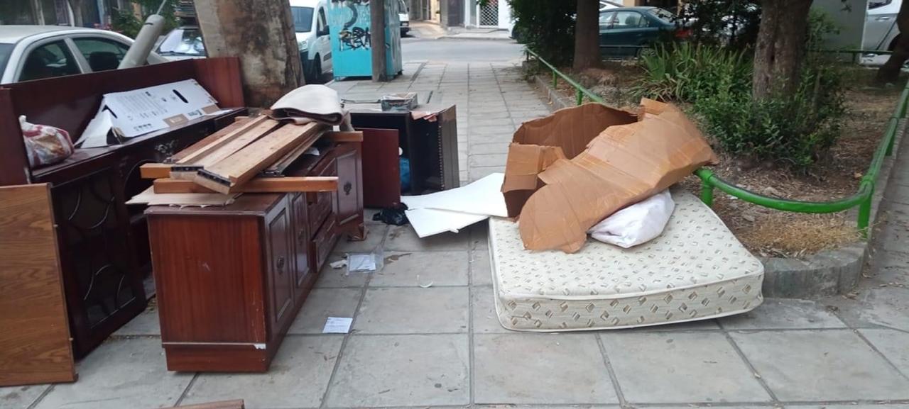 Οι εικόνες με τα ογκώδη απορρίμματα που οδήγησαν τον δήμαρχο Θεσσαλονίκης να προαναγγείλει αυστηρά μέτρα