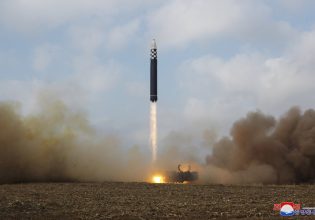 Βόρεια Κορέα: Εκτόξευσε νέο βαλλιστικό πύραυλο