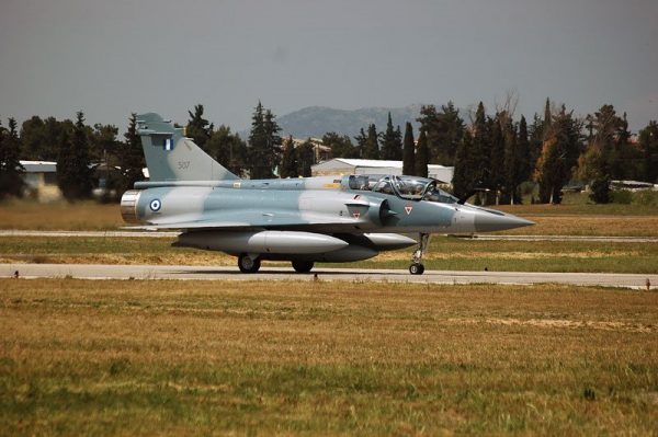 Τανάγρα: Πώς και γιατί η πιλότος του Mirage 2000-5 εγκατάλειψε το μαχητικό όταν προσγειώθηκε