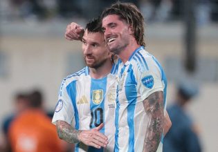 H τρέλα στα αποδυτήρια της Αργεντινής και η χρυσή βίβλος του Copa America