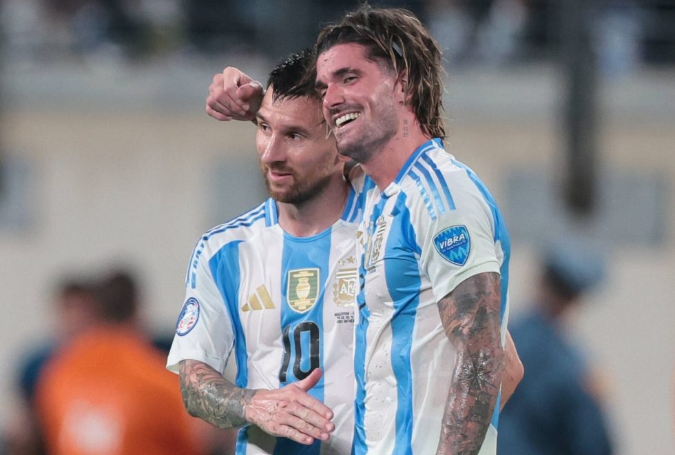 H τρέλα στα αποδυτήρια της Αργεντινής και η χρυσή βίβλος του Copa America