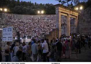 Ιφιγένεια η εν Αυλίδι: Μάγεψε η παγκόσμια πρεμιέρα της παράστασης του Κουλιάμπιν στην Επίδαυρο