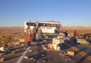 Βολιβία: Σύγκρουση φορτηγού με λεωφορείο με 22 νεκρούς – Οι πρώτες στιγμές