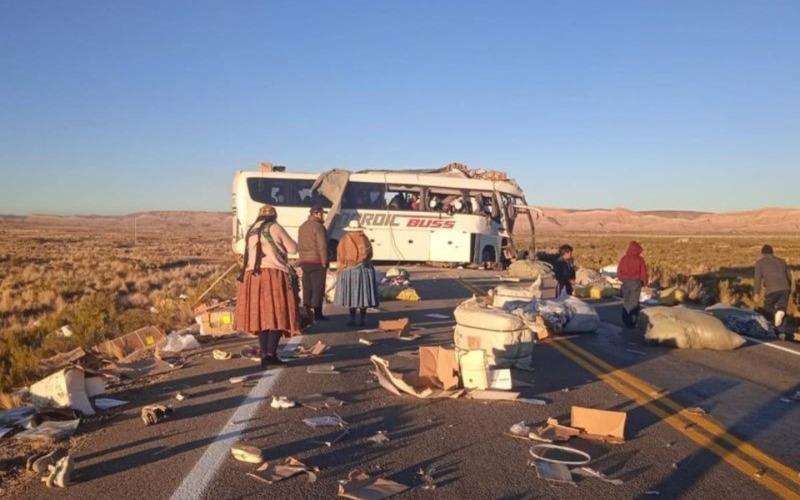 Βολιβία: Σύγκρουση φορτηγού με λεωφορείο με 22 νεκρούς – Οι πρώτες στιγμές