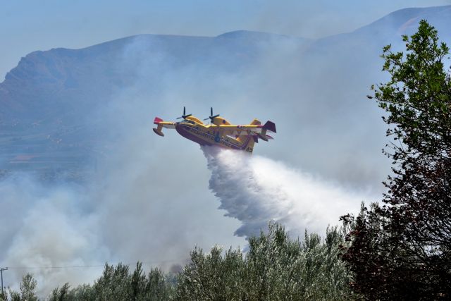 Φωτιά τώρα στη Λέσβο: Στη «μάχη» επτά αεροσκάφη και ένα ελικόπτερο