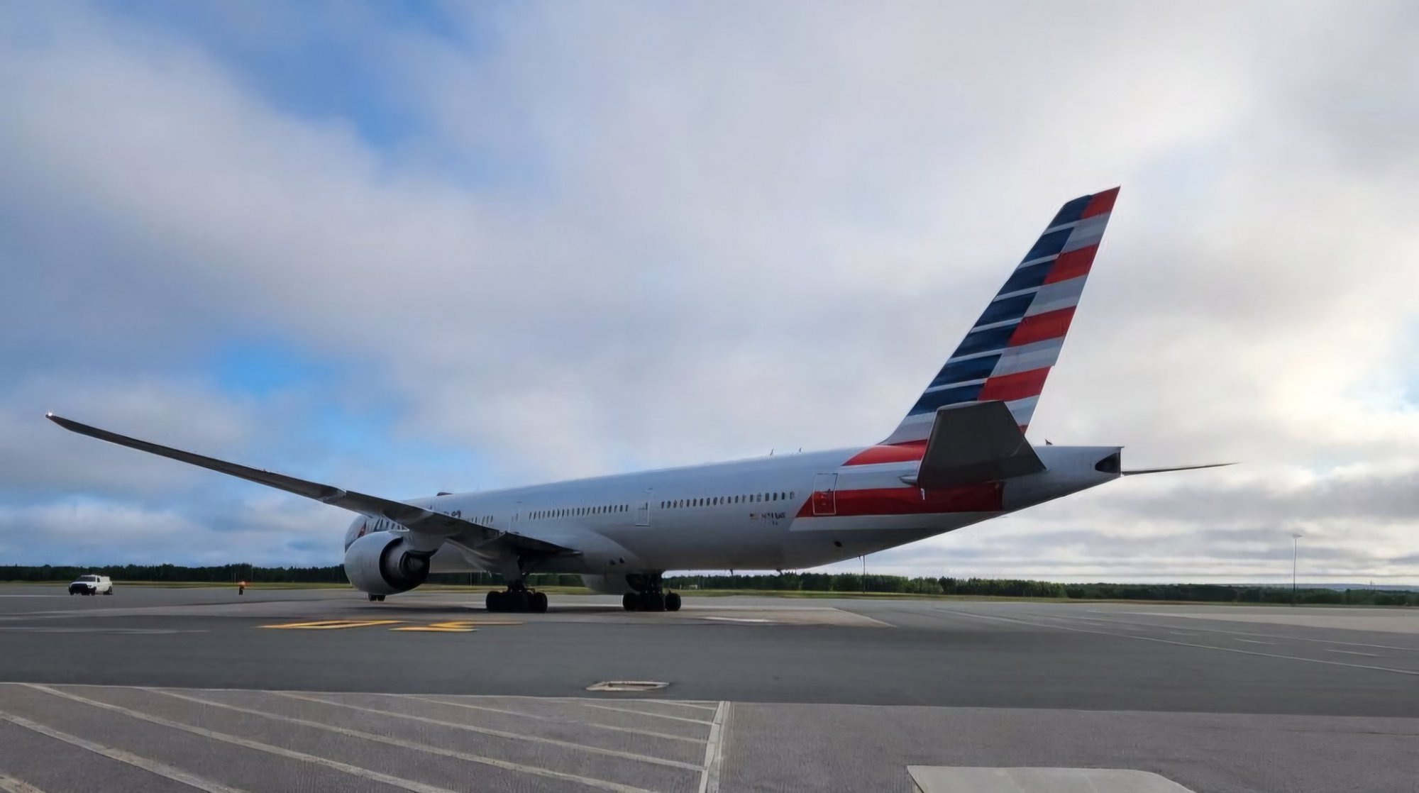 American Airlines: Καμπίνα αεροσκάφους γέμισε καπνό – Οι επιβάτες το εγκατέλειψαν με τις τσουλήθρες