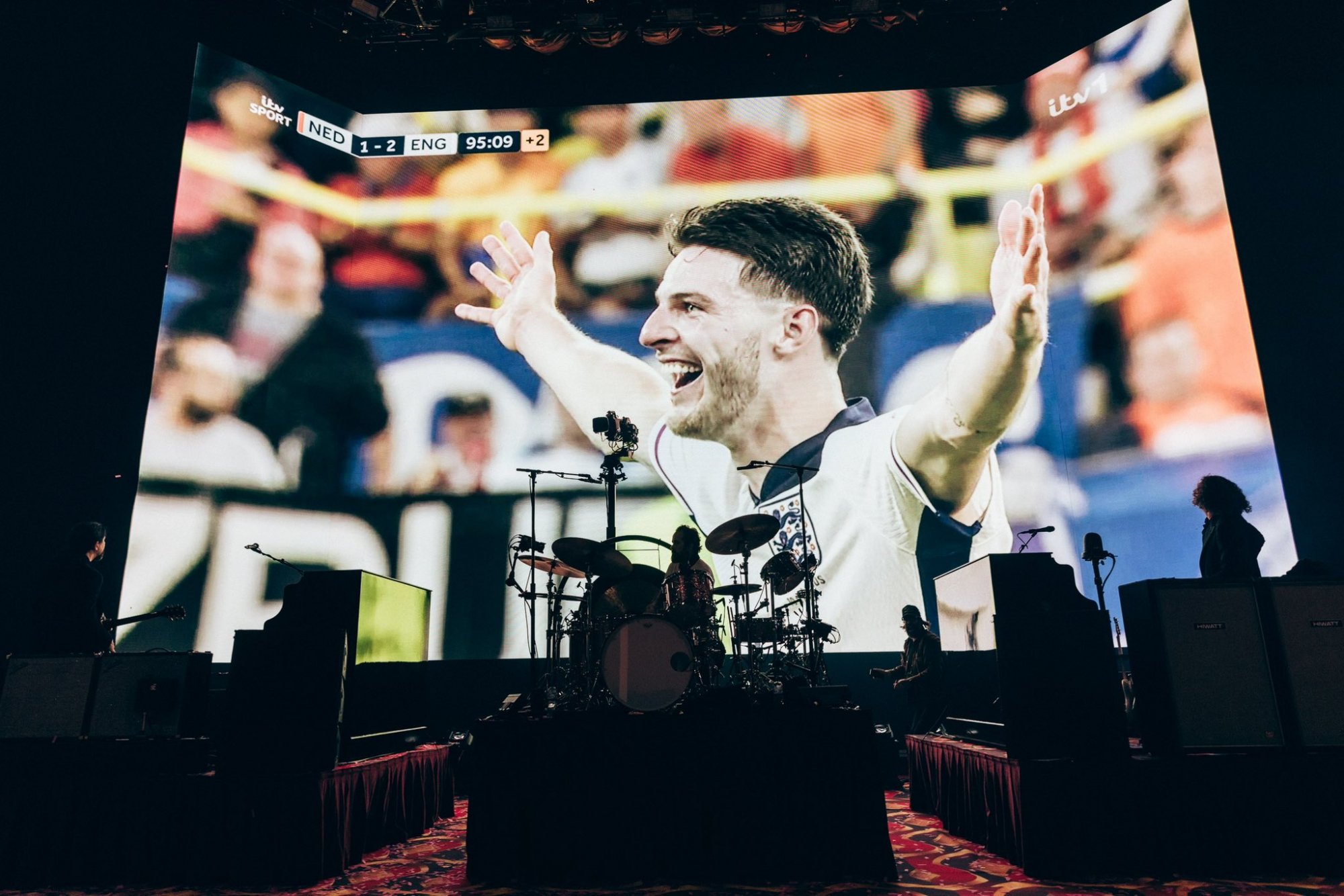 The Killers: Διέκοψαν τη συναυλία τους στο Λονδίνο για να προβάλουν τη νίκη της Αγγλίας στο Euro