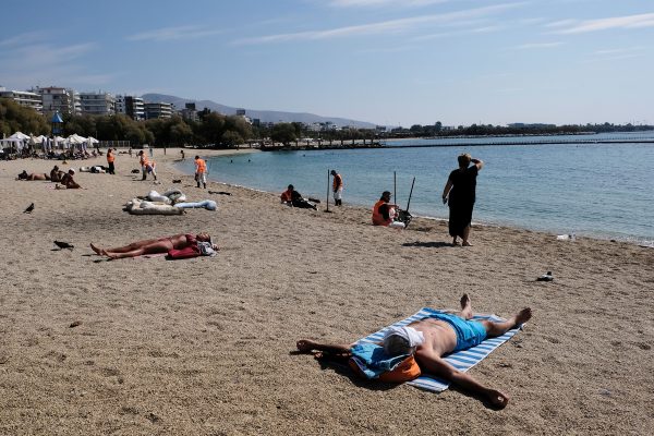 Ακρίβεια: Το κόστος τετραμελούς οικογένειας σε μια οργανωμένη παραλία